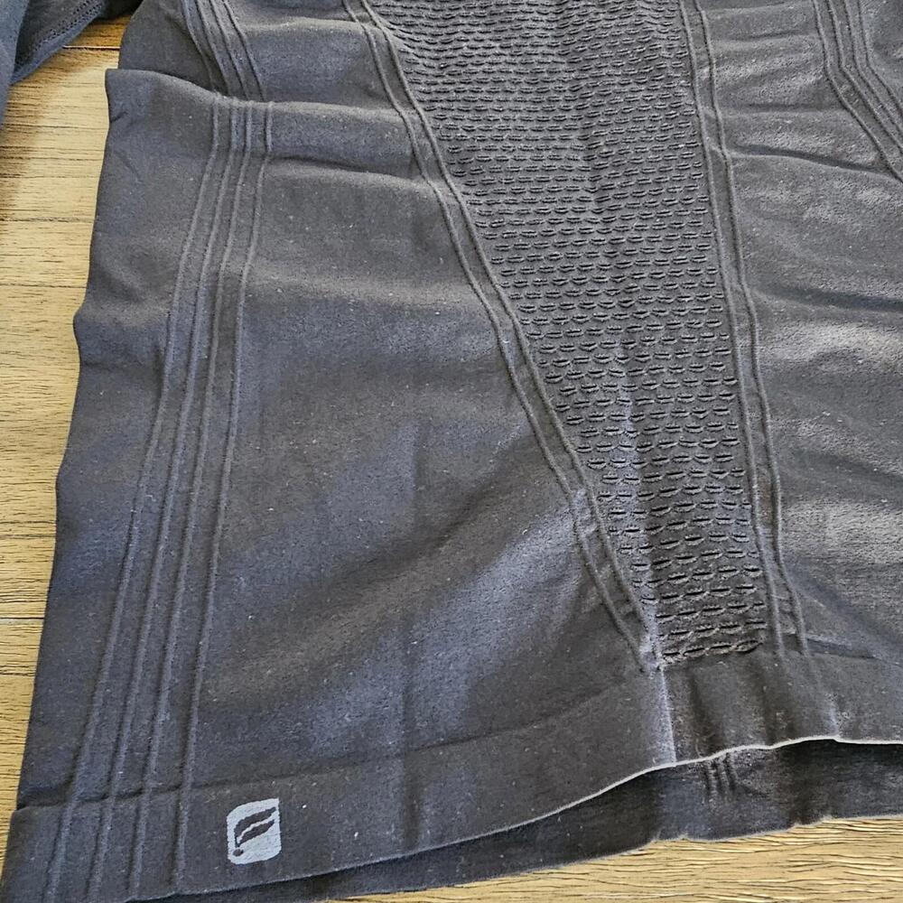 Fabletics Arta Compression Seamless Back  Long Sleeve Top Women's Sz Unknown - Picture 9 of 10
